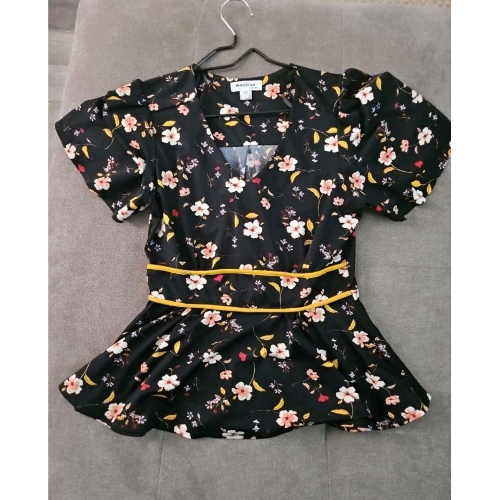Monteau Ditsy Floral Flutter Sleeve Top with Yellow Banded Waist – Womens Size M